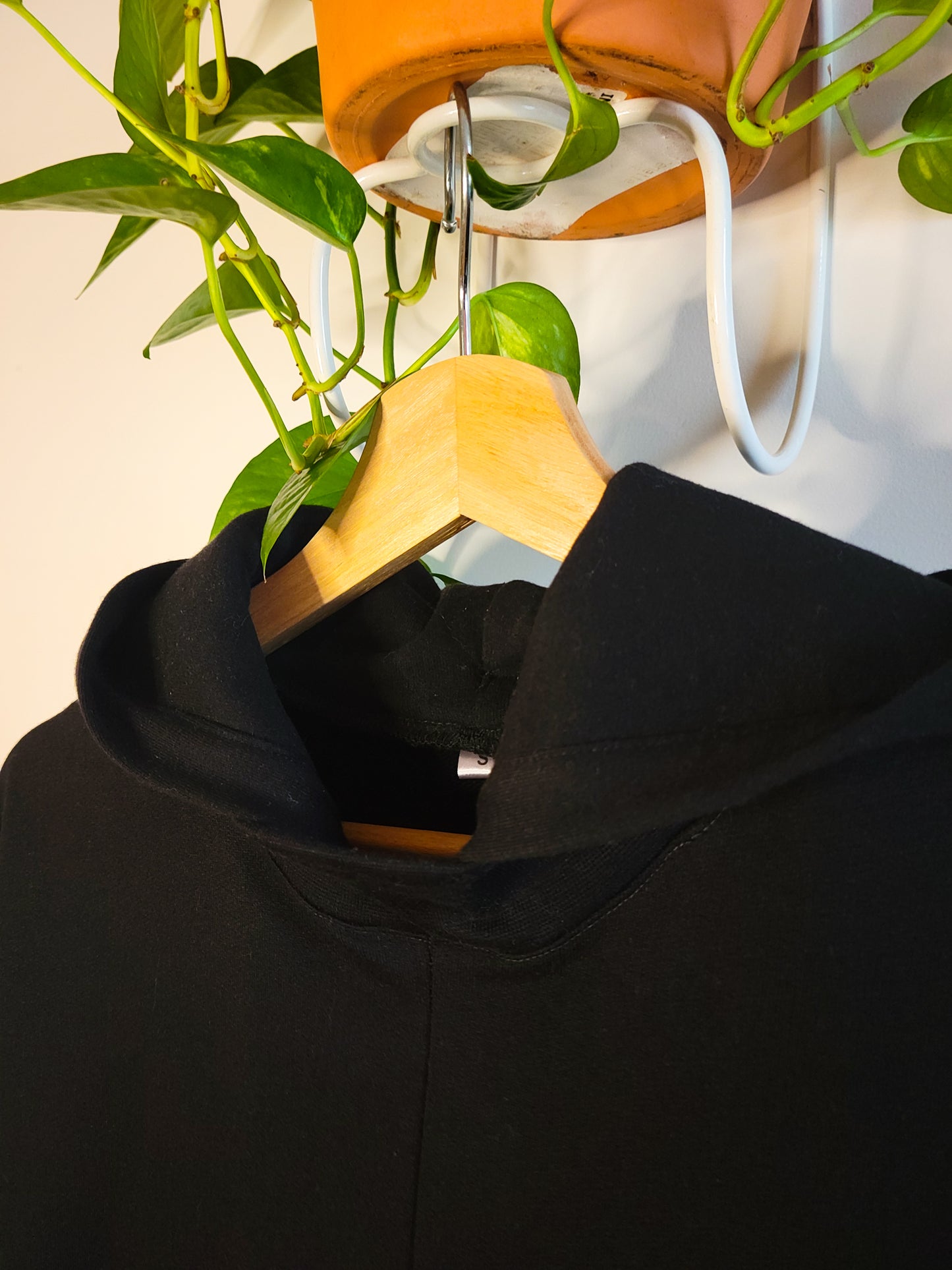 loma crewneck-hoodie